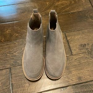 NWOT Me Too Chukka Boots size 7